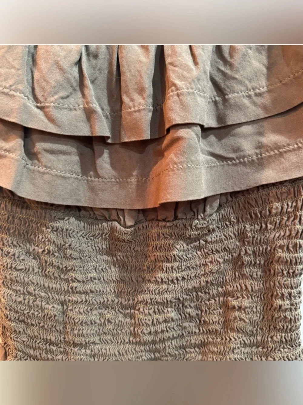 GUESS Off the Shoulder Smocked Ruffled Blouse Brown Medium - Picture 4 of 4
